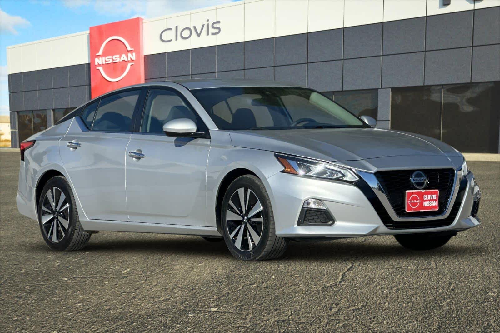 Thumbnail: 2022 Nissan Altima - 10