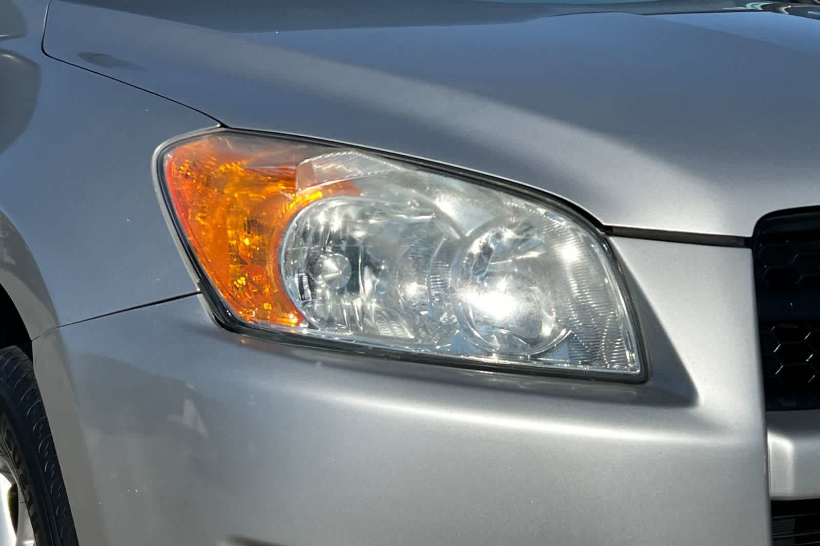 Thumbnail: 2011 Toyota RAV4 - 31