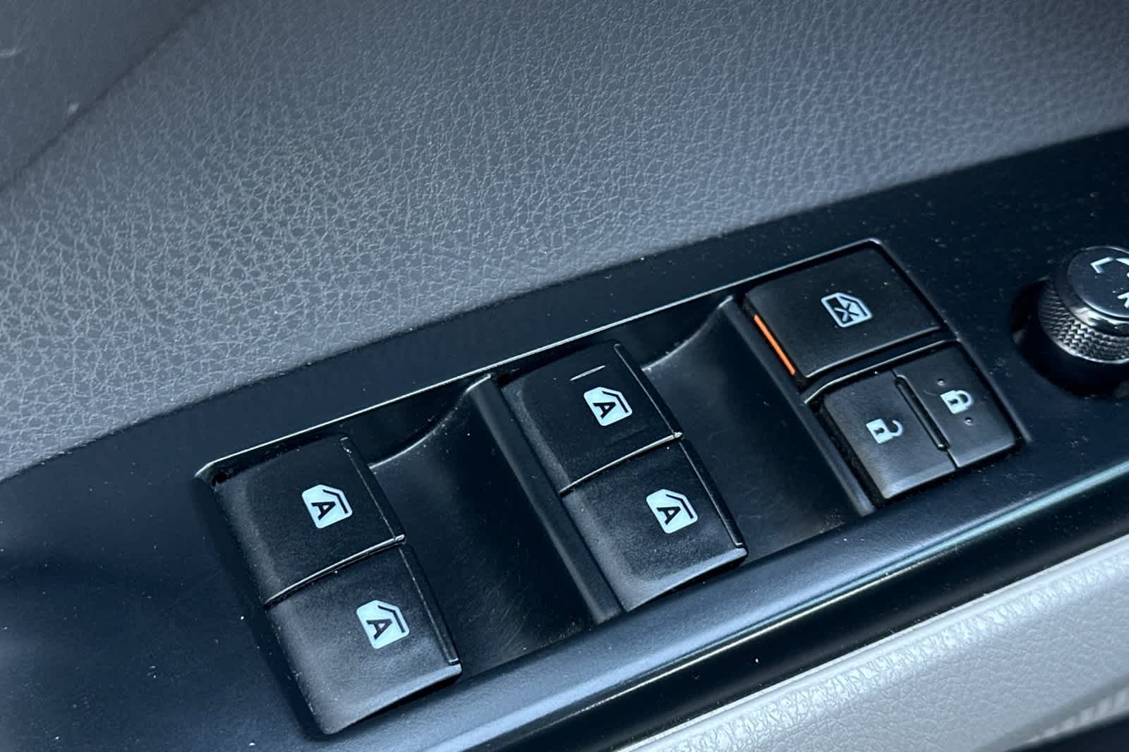 Thumbnail: 2020 Toyota Camry - 16