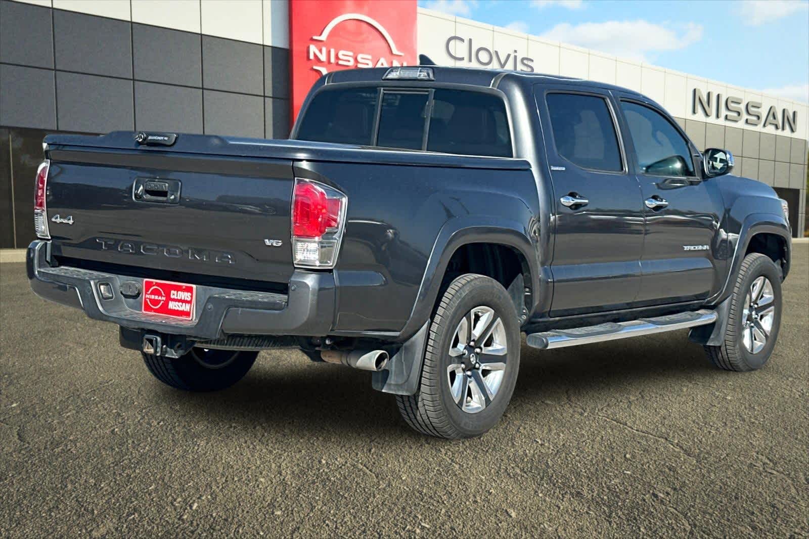 Thumbnail: 2016 Toyota Tacoma - 3