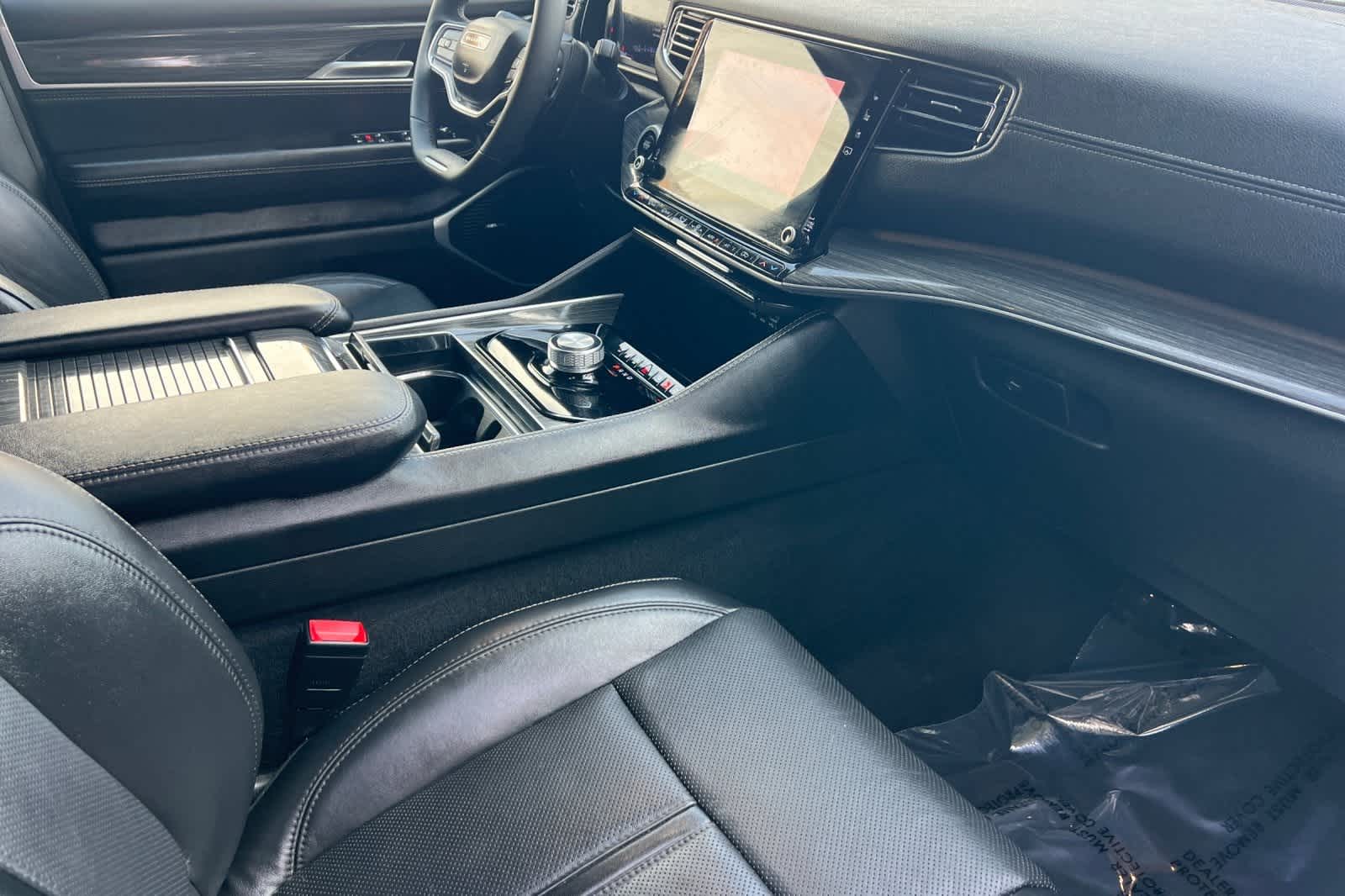 Thumbnail: 2022 Jeep Wagoneer - 20