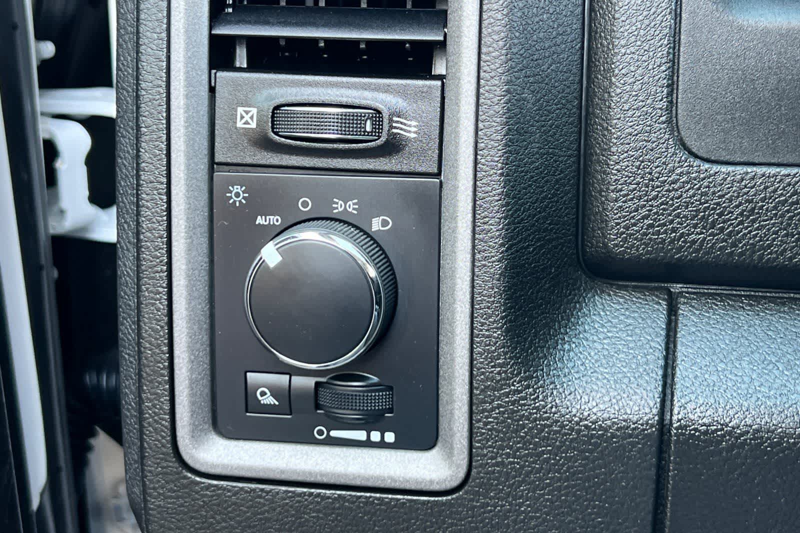 Thumbnail: 2023 RAM 1500 Classic - 31