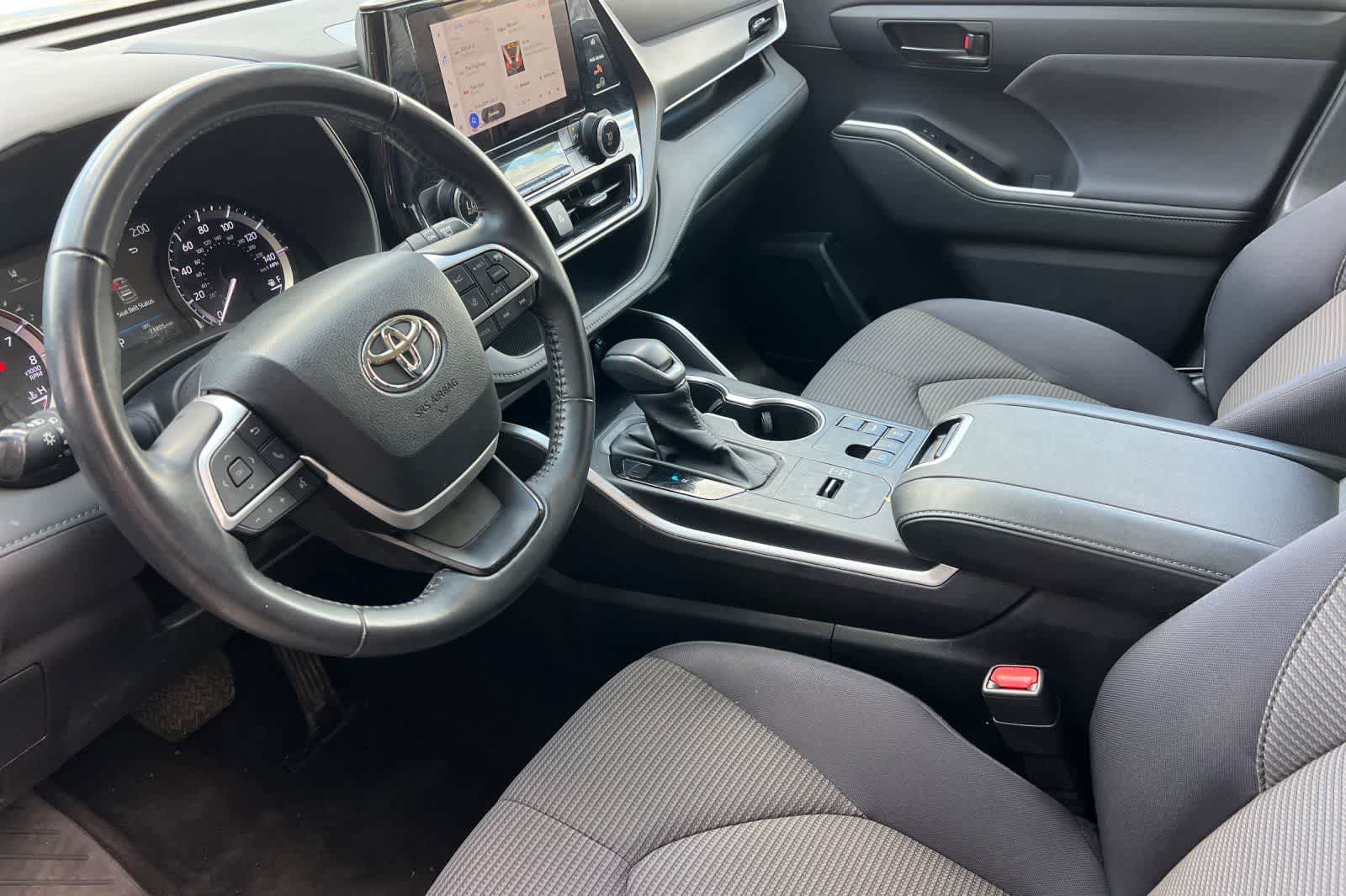 Thumbnail: 2023 Toyota Highlander - 12