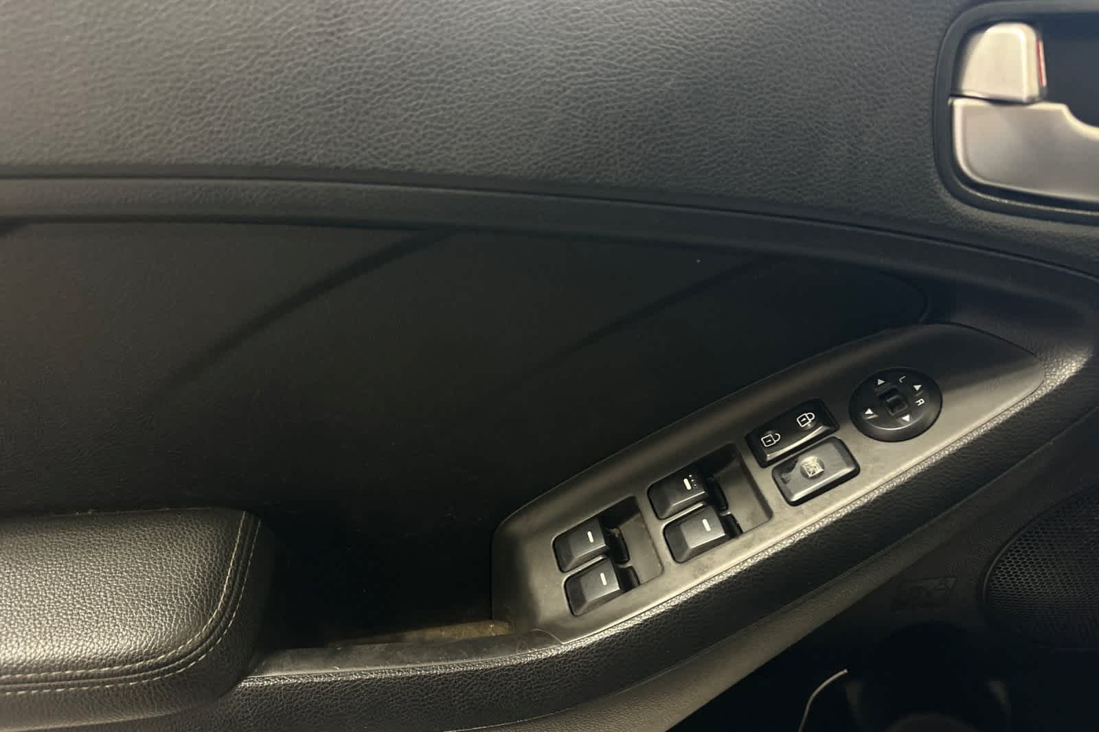 Thumbnail: 2017 Kia Forte - 15