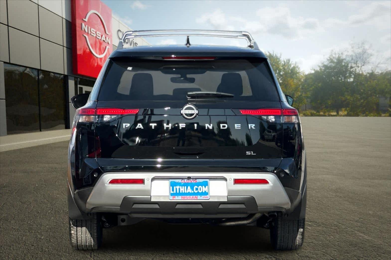 2025 Nissan Pathfinder SL 8
