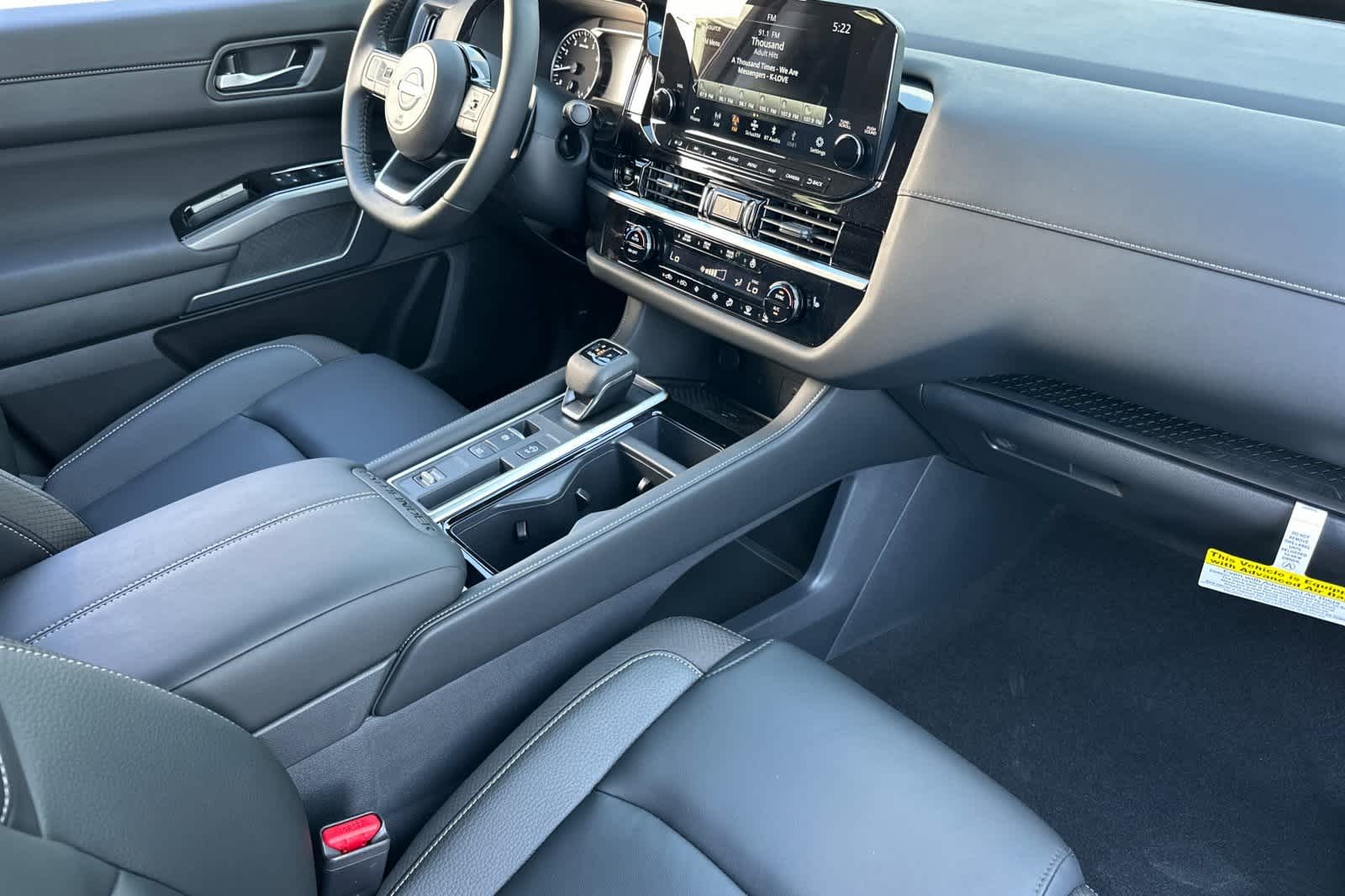 2025 Nissan Pathfinder SL 17