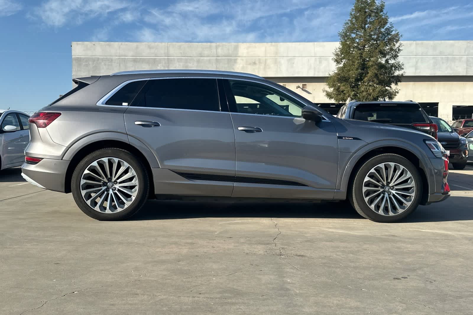 Thumbnail: 2019 Audi e-tron - 9