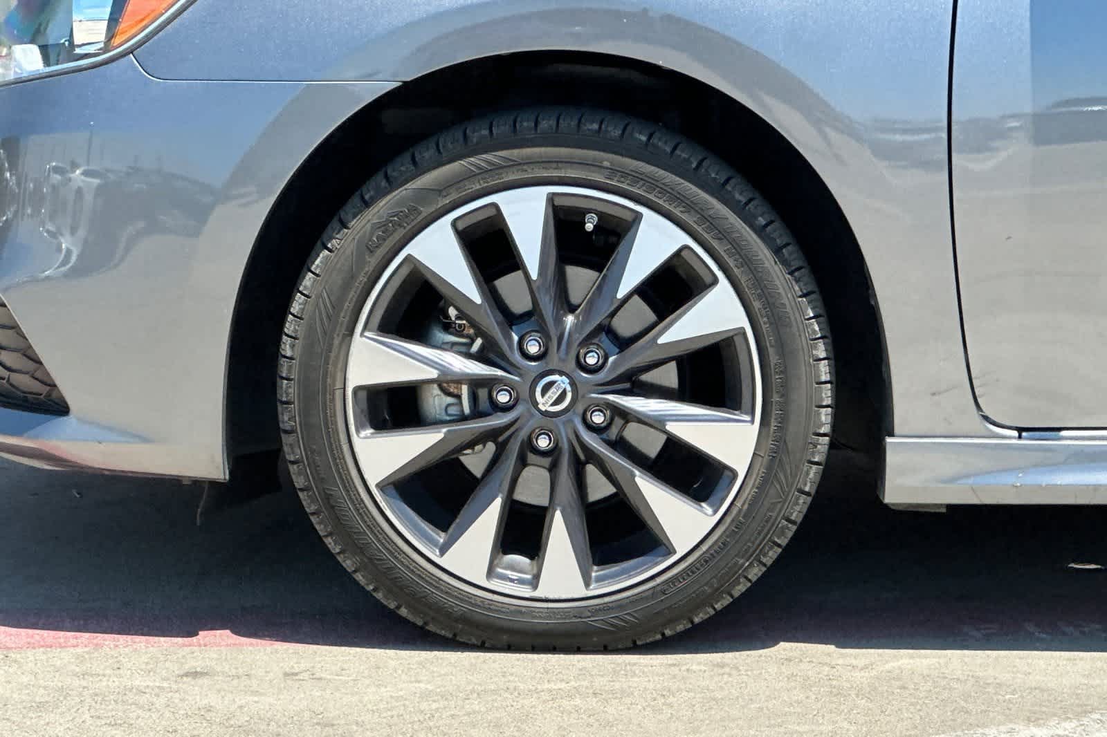 Thumbnail: 2016 Nissan Sentra - 12