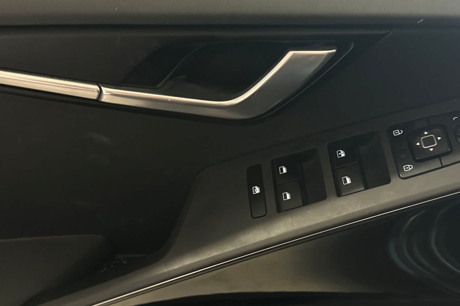 Thumbnail: 2023 Kia Niro - 15