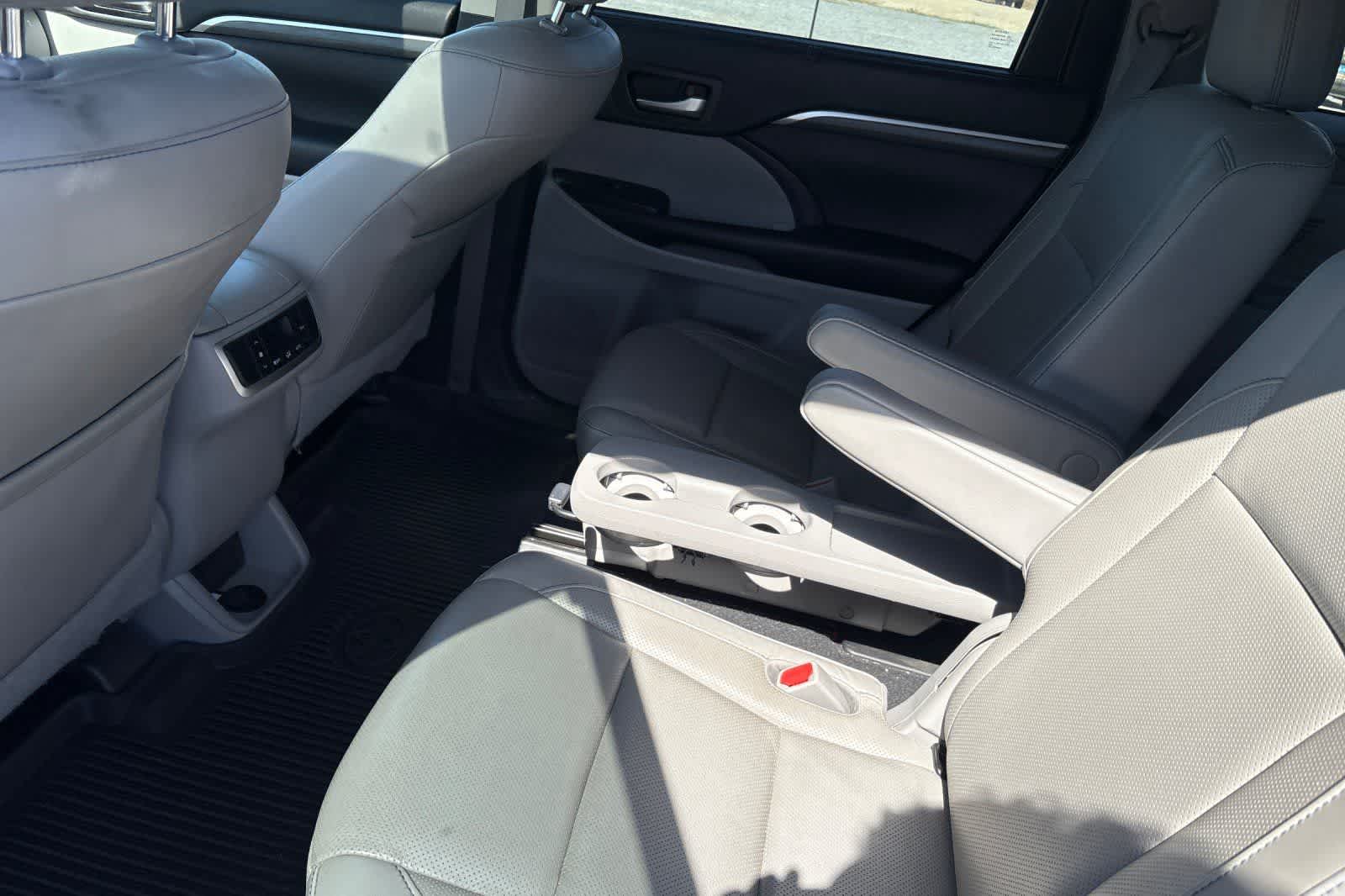 Thumbnail: 2019 Toyota Highlander - 5