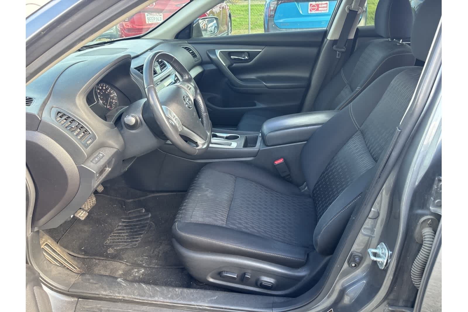 Thumbnail: 2017 Nissan Altima - 12