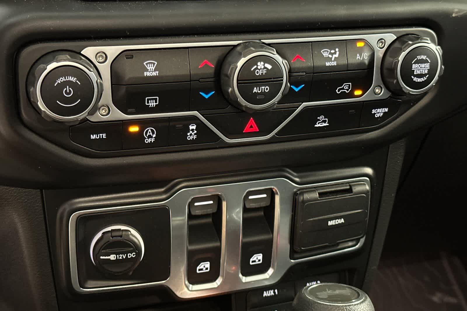 Thumbnail: 2023 Jeep Wrangler - 23