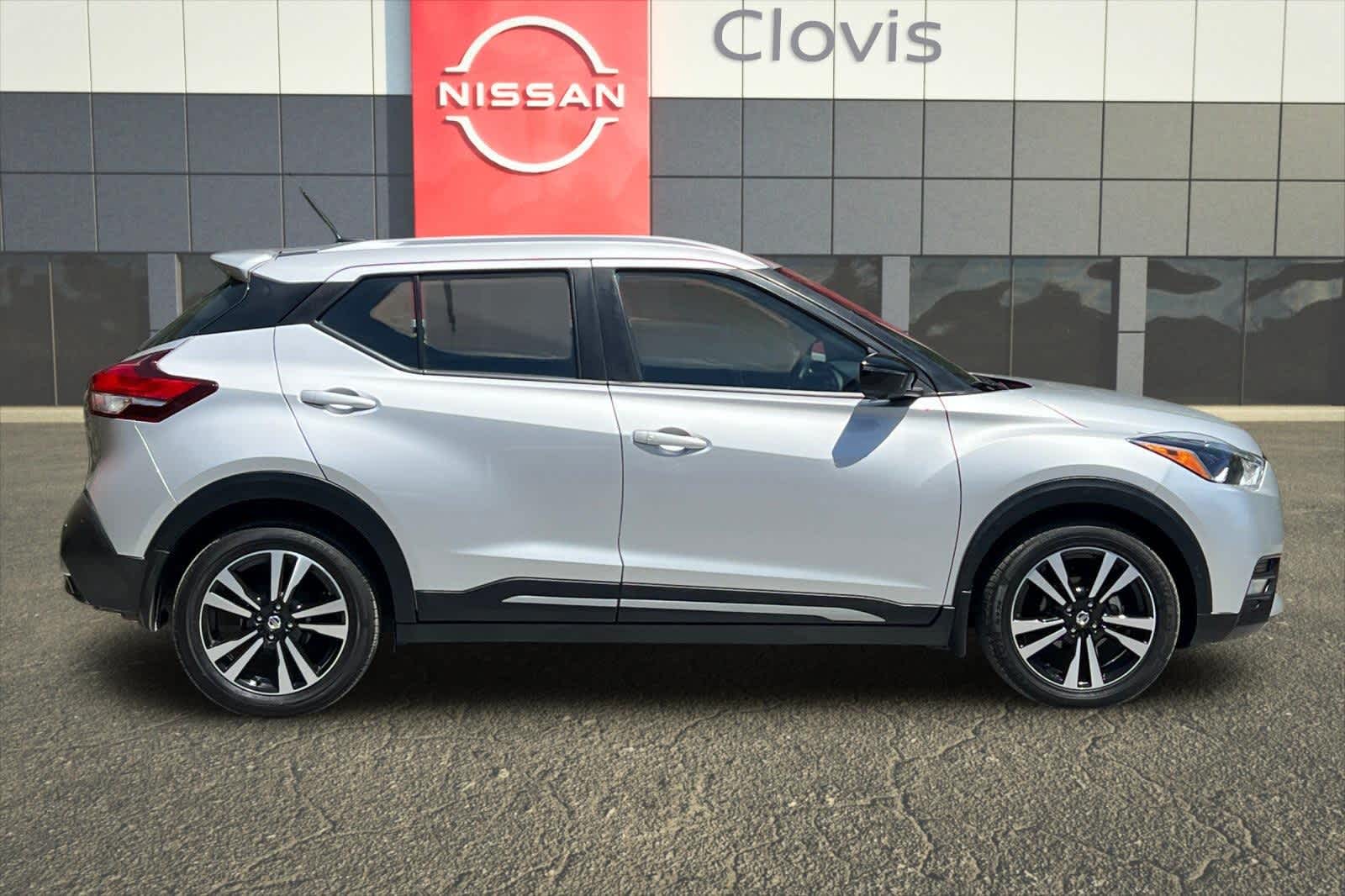2020 Nissan Kicks SR 9