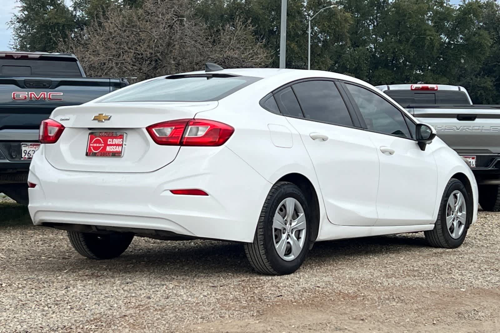 Thumbnail: 2017 Chevrolet Cruze - 3