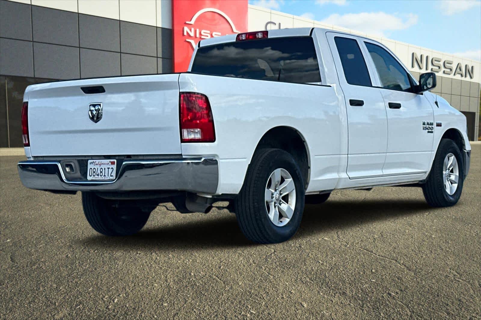 Thumbnail: 2019 RAM 1500 Classic - 3