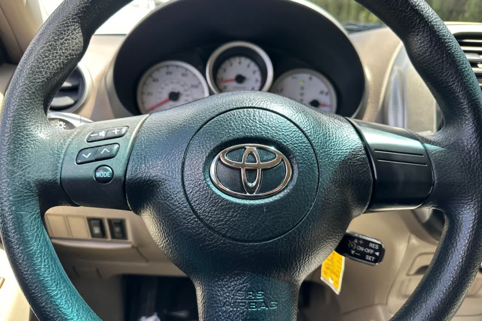 Thumbnail: 2004 Toyota RAV4 - 26