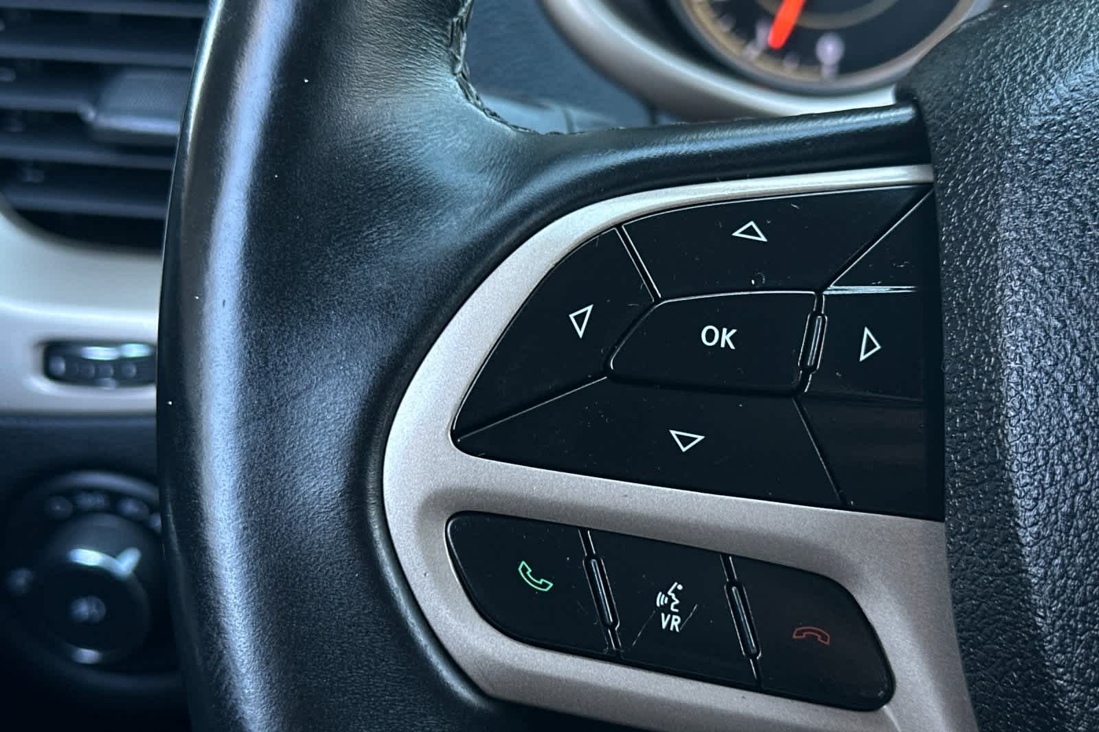 Thumbnail: 2017 Jeep Cherokee - 30