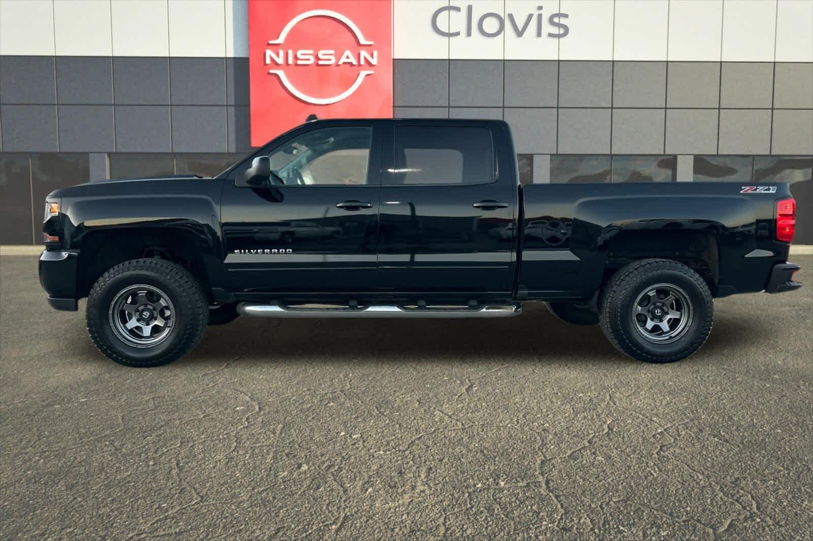 Thumbnail: 2017 Chevrolet Silverado 1500 - 6