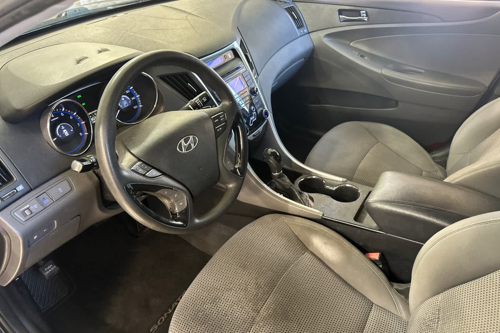 Thumbnail: 2012 Hyundai Sonata - 13