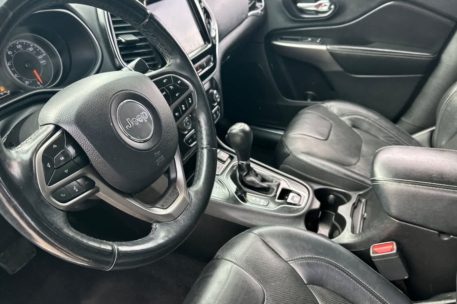 Thumbnail: 2019 Jeep Cherokee - 12