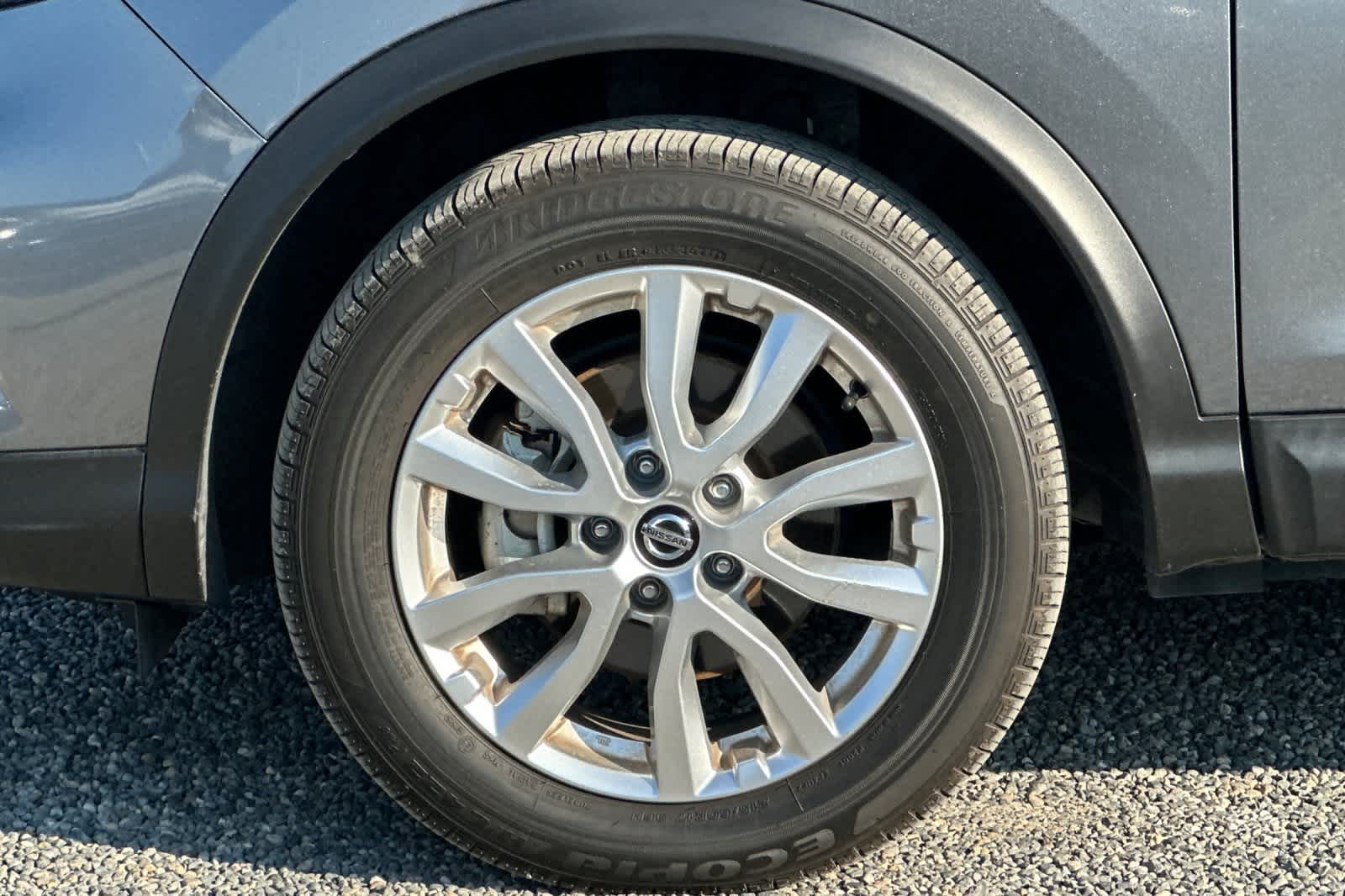 Thumbnail: 2021 Nissan Rogue Sport - 12