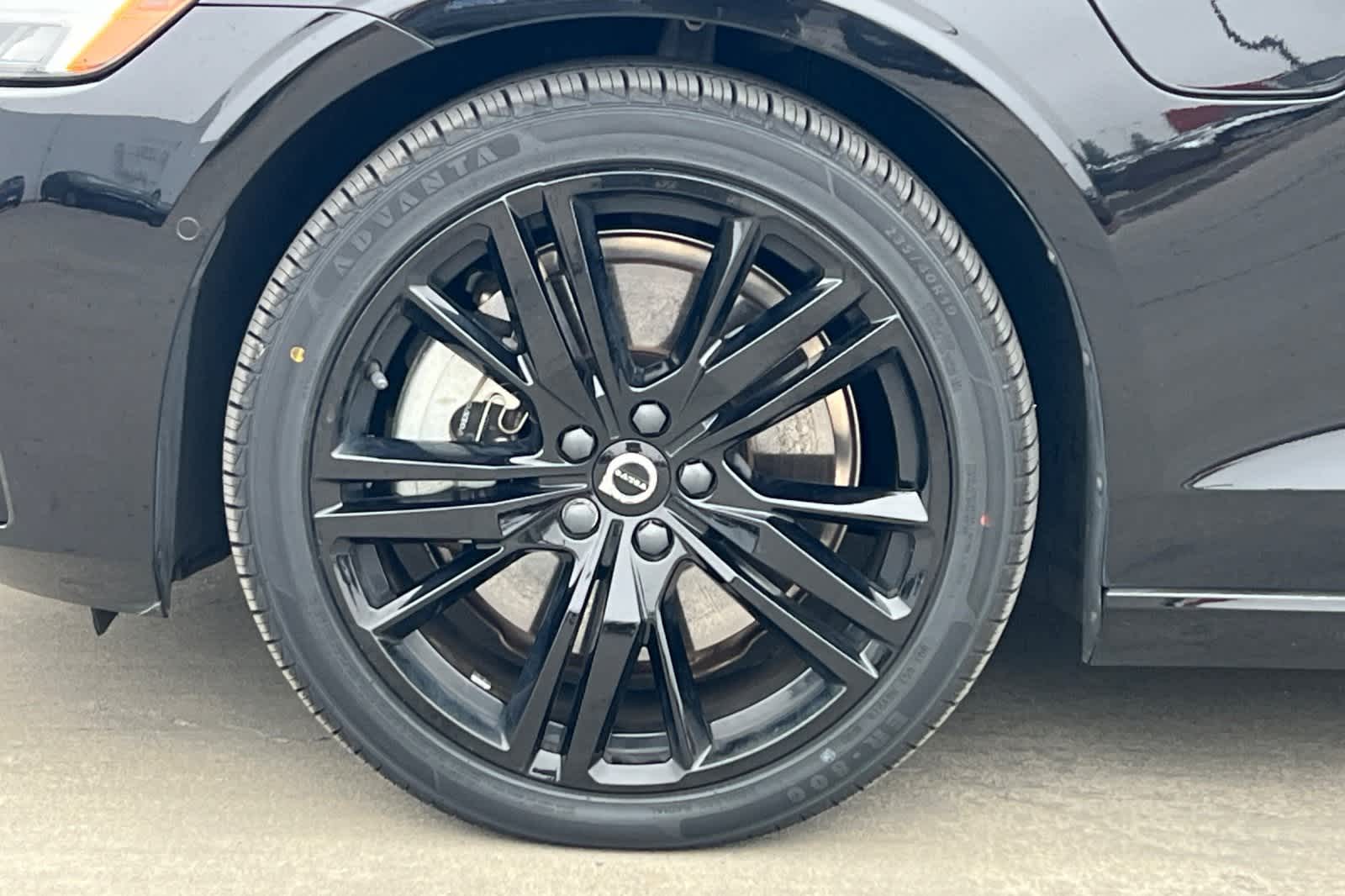 Thumbnail: 2022 Volvo S60 - 26