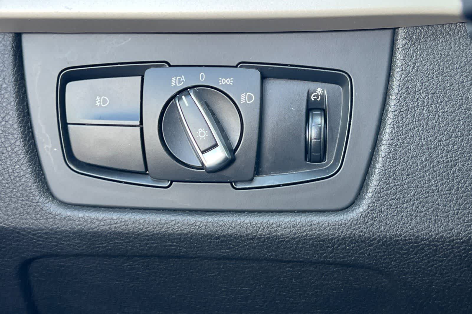 Thumbnail: 2016 BMW 3 Series - 32