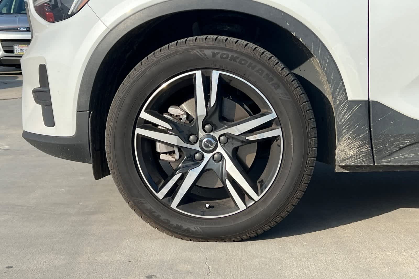 Thumbnail: 2023 Volvo XC40 - 29