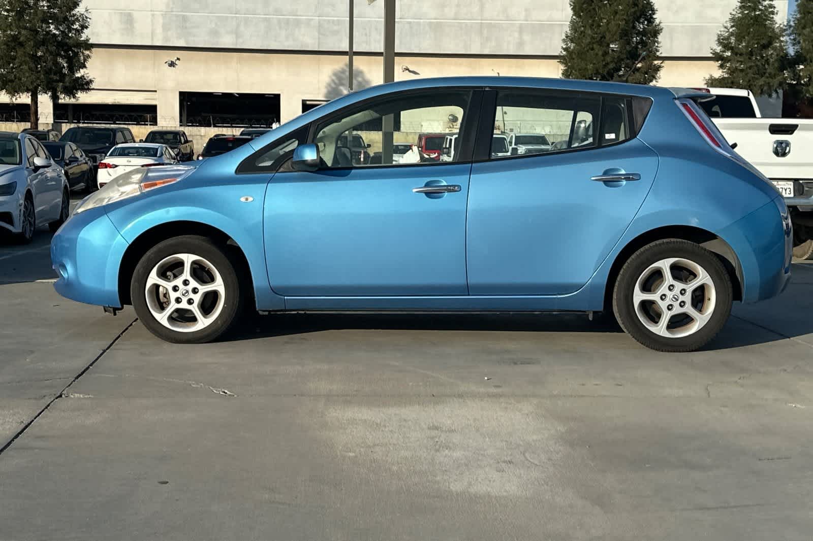 Thumbnail: 2011 Nissan Leaf - 6