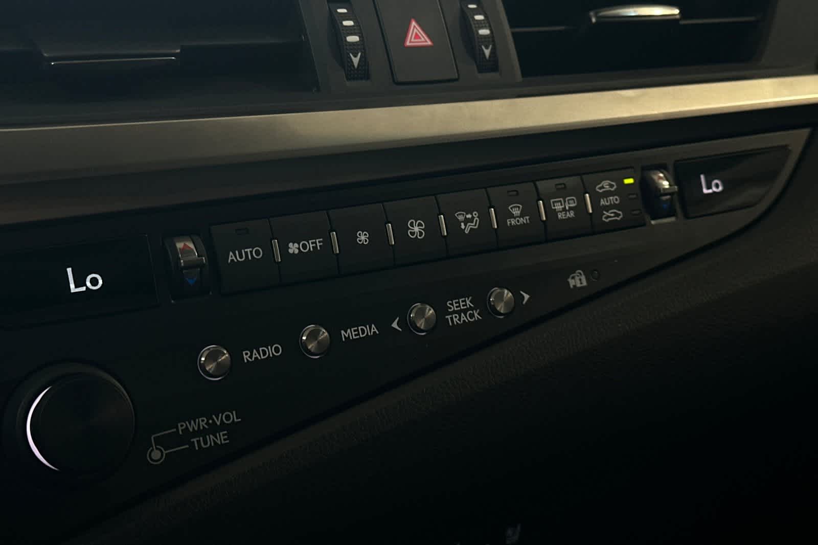 Thumbnail: 2019 Lexus ES - 23