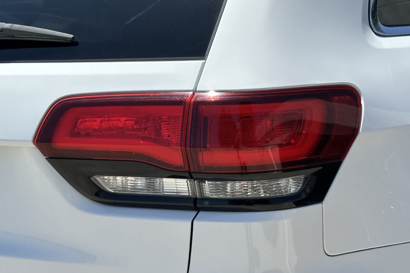 Thumbnail: 2015 Jeep Grand Cherokee - 17