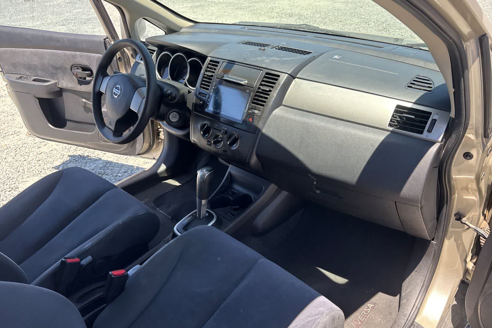 Thumbnail: 2009 Nissan Versa - 18
