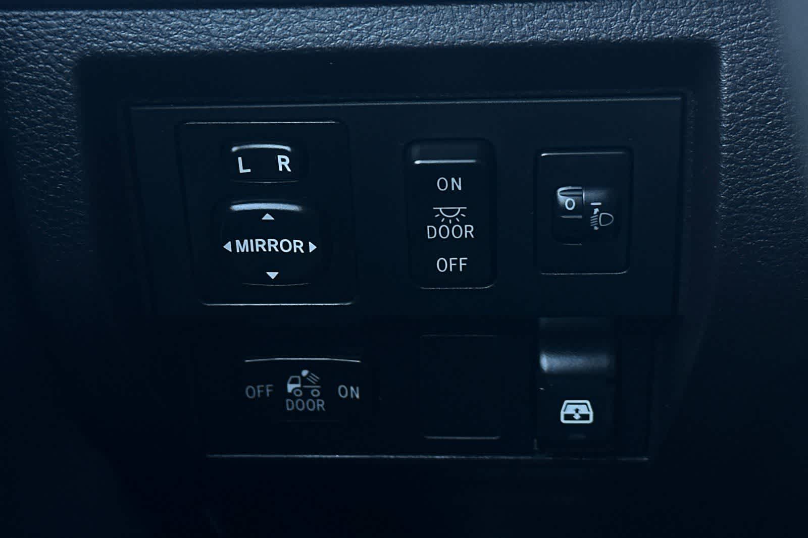 Thumbnail: 2014 Toyota Tundra - 32
