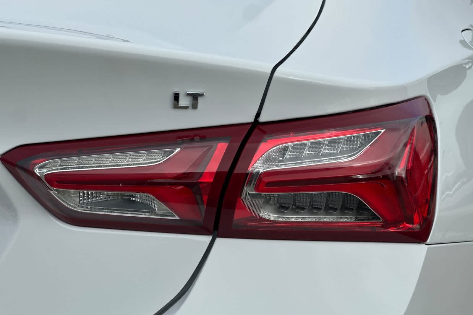 Thumbnail: 2022 Chevrolet Malibu - 17