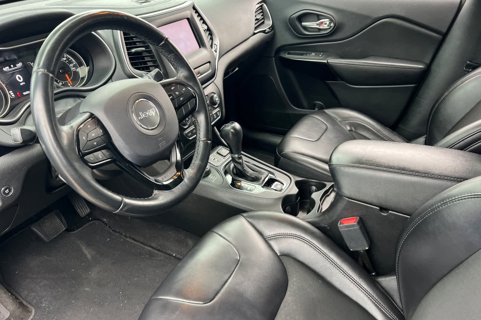 Thumbnail: 2019 Jeep Cherokee - 12