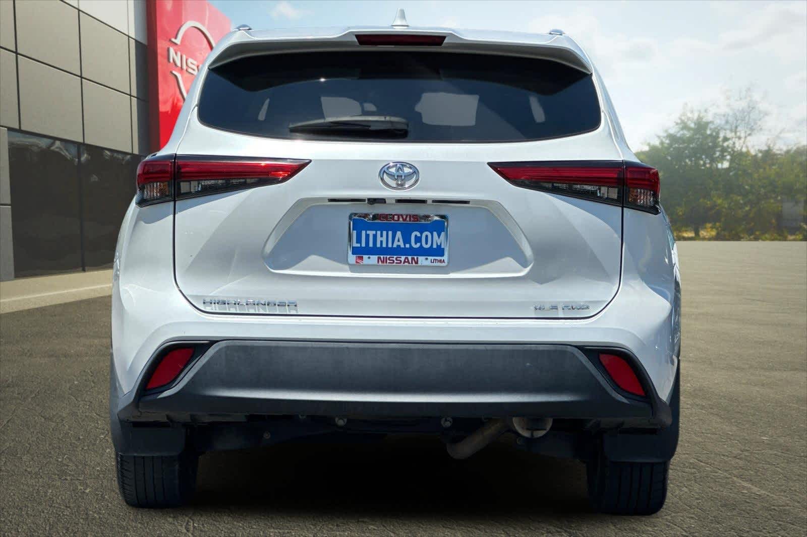 2022 Toyota Highlander XLE 8