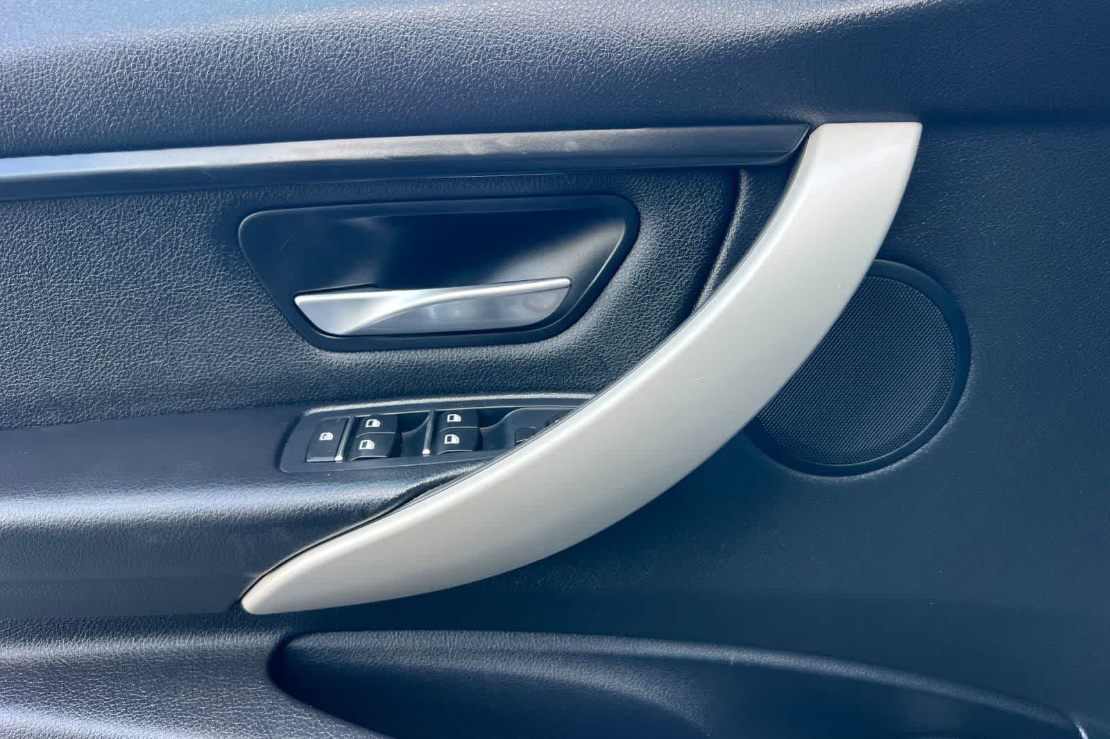 Thumbnail: 2016 BMW 3 Series - 13