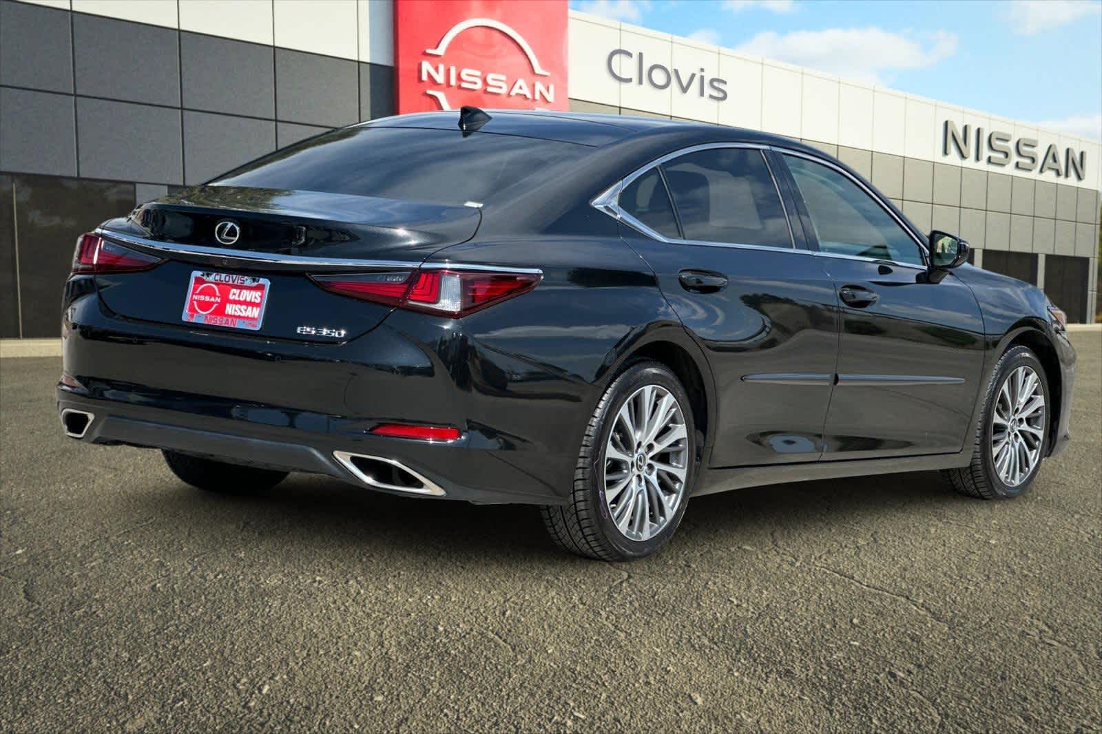 Thumbnail: 2019 Lexus ES - 3
