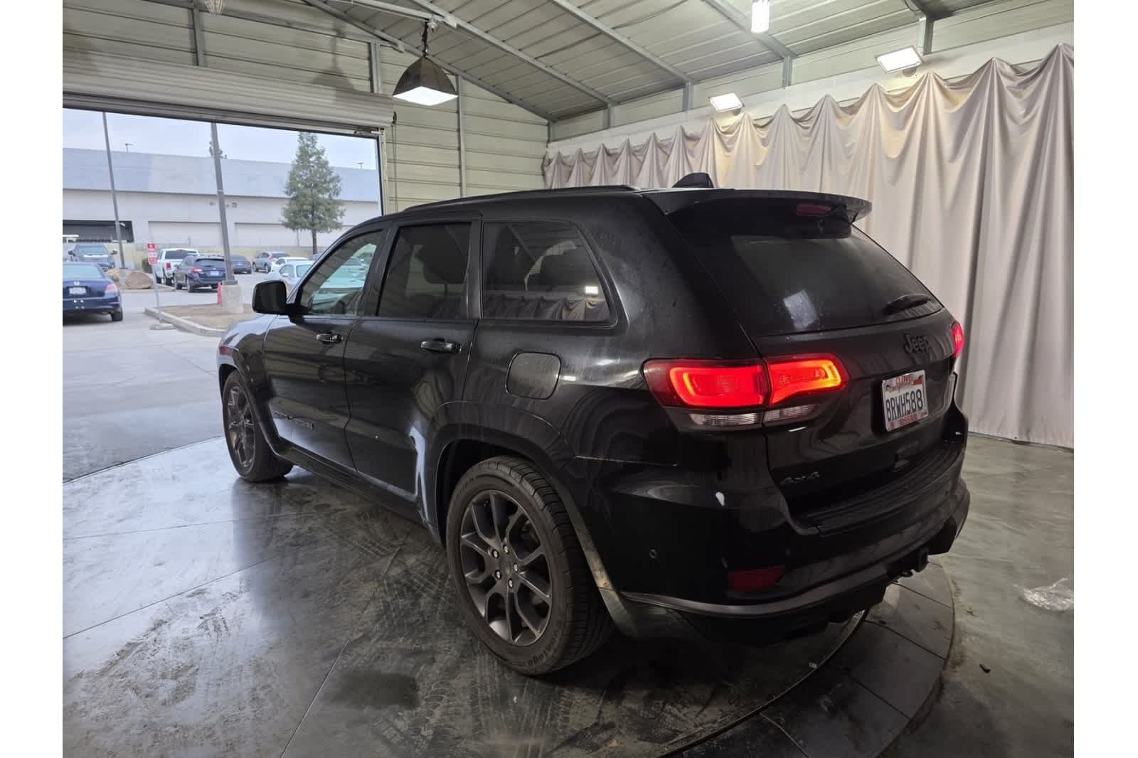 Thumbnail: 2020 Jeep Grand Cherokee - 8