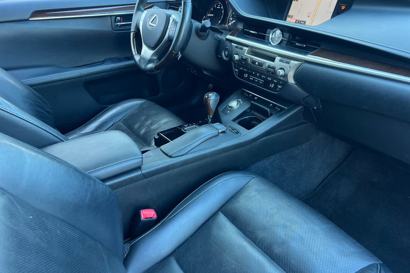 Thumbnail: 2015 Lexus ES - 16