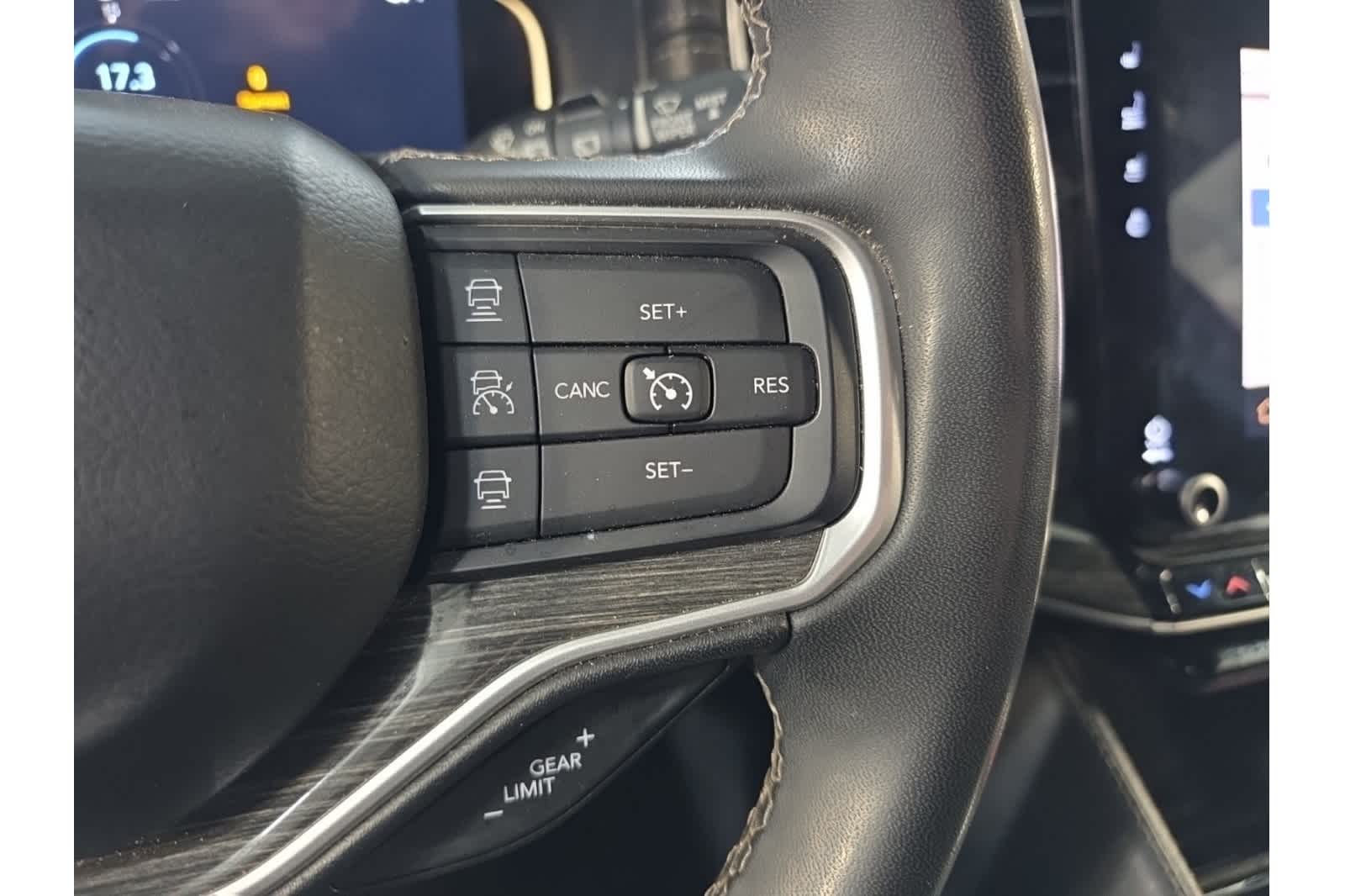 Thumbnail: 2022 Jeep Wagoneer - 26