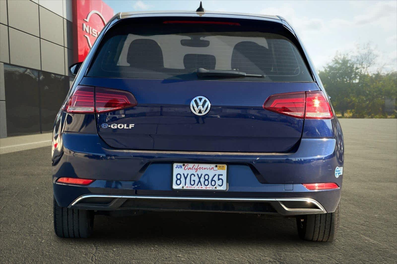 Thumbnail: 2018 Volkswagen e-Golf - 8