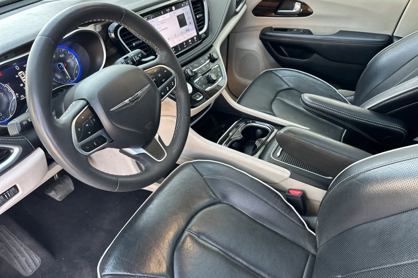 Thumbnail: 2023 Chrysler Pacifica - 12