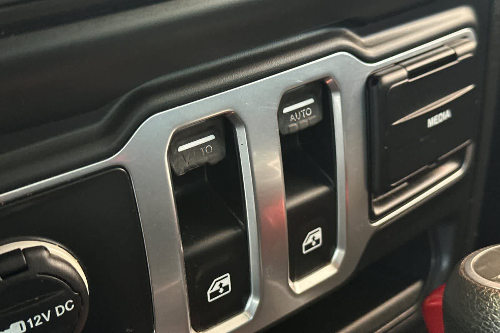 Thumbnail: 2018 Jeep Wrangler - 13