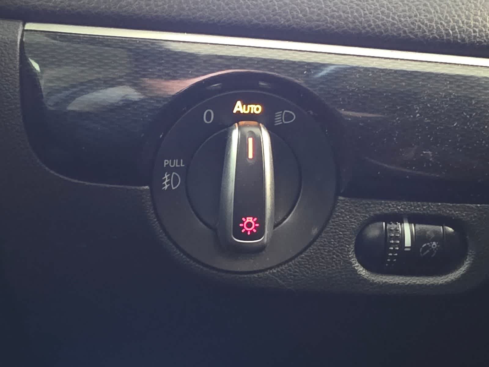 Thumbnail: 2016 Volkswagen Jetta - 30