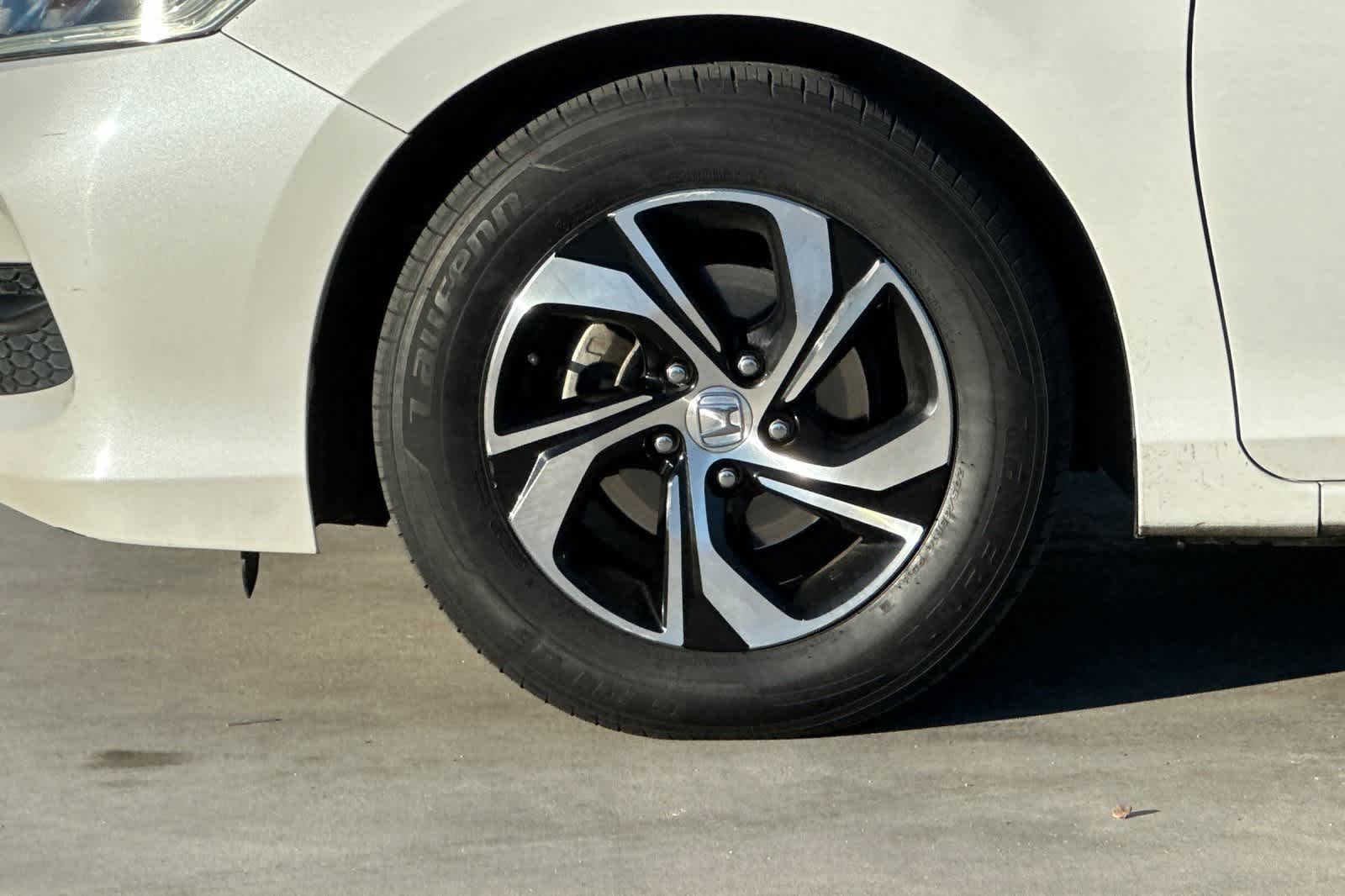 Thumbnail: 2017 Honda Accord - 12