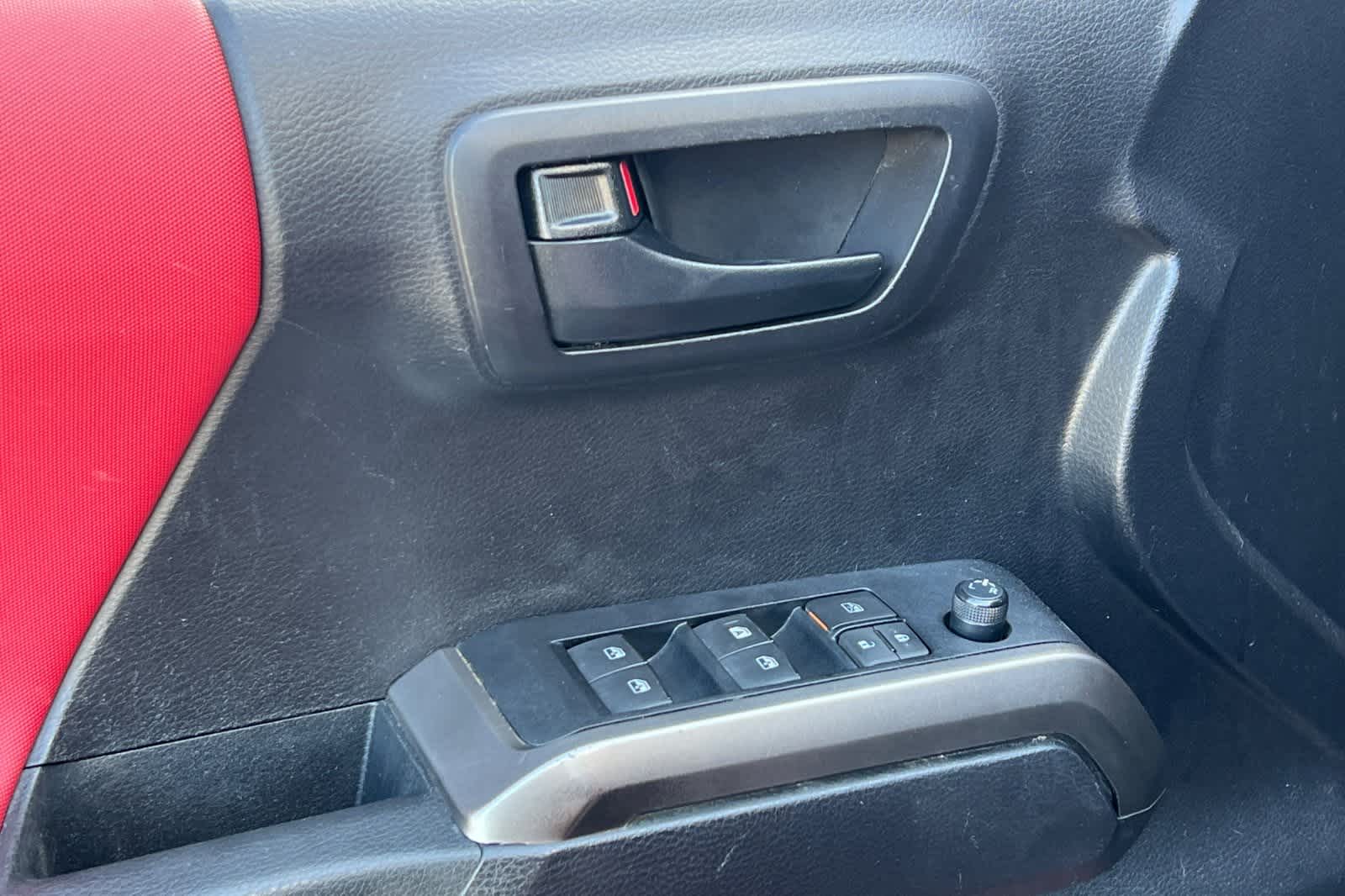 Thumbnail: 2020 Toyota Tacoma - 13