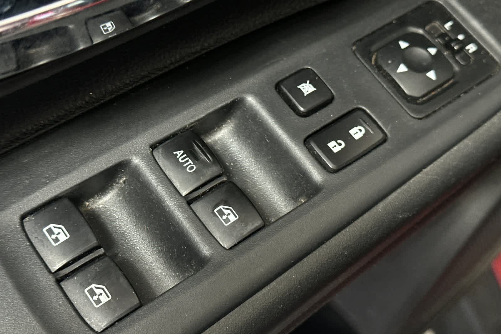 Thumbnail: 2017 Mitsubishi Outlander - 16