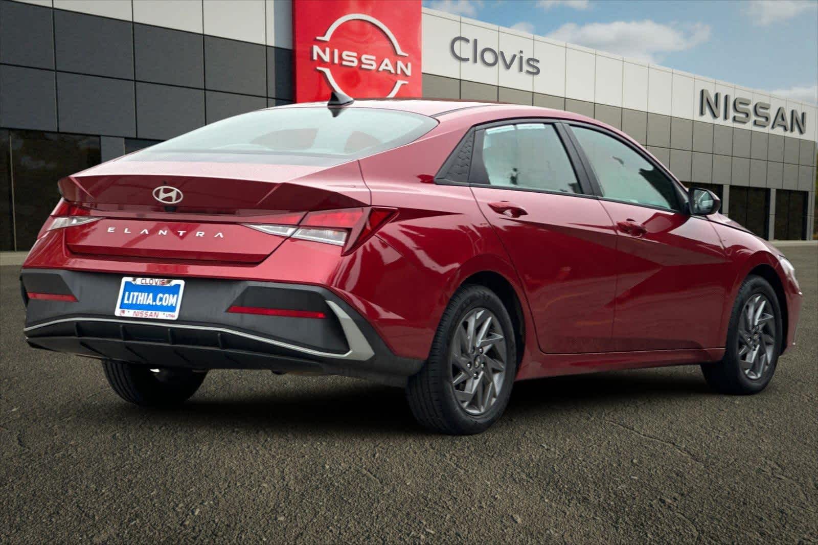 Thumbnail: 2024 Hyundai Elantra - 3