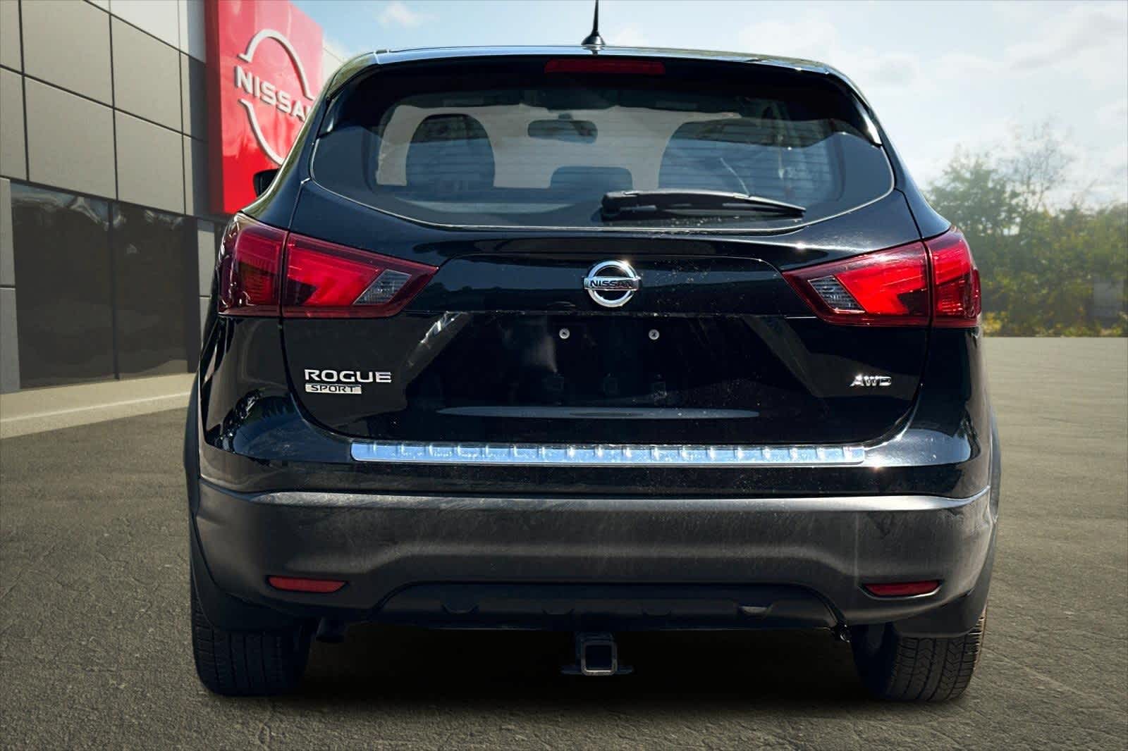 Thumbnail: 2017 Nissan Rogue Sport - 8